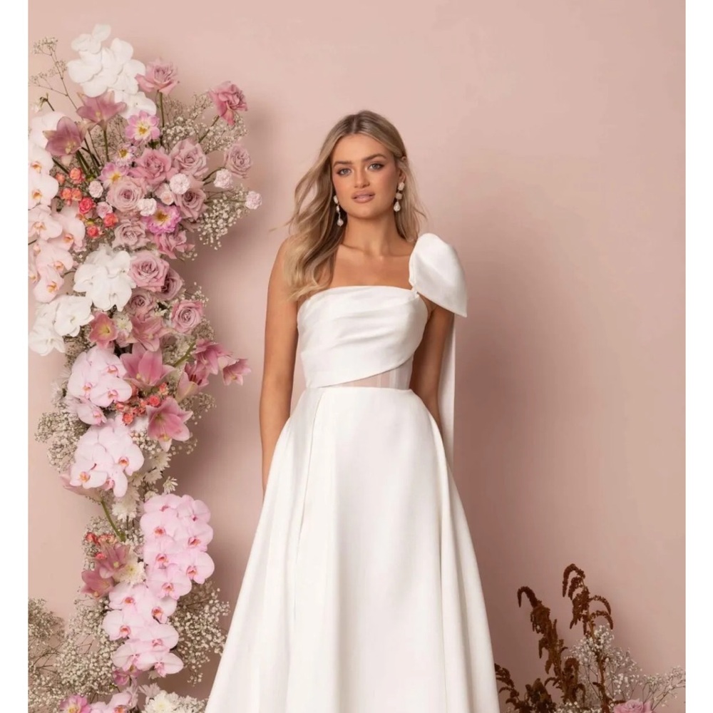 Madi Lane Kingsley Chic Ivory One-Shoulder Wedding Dress size 12